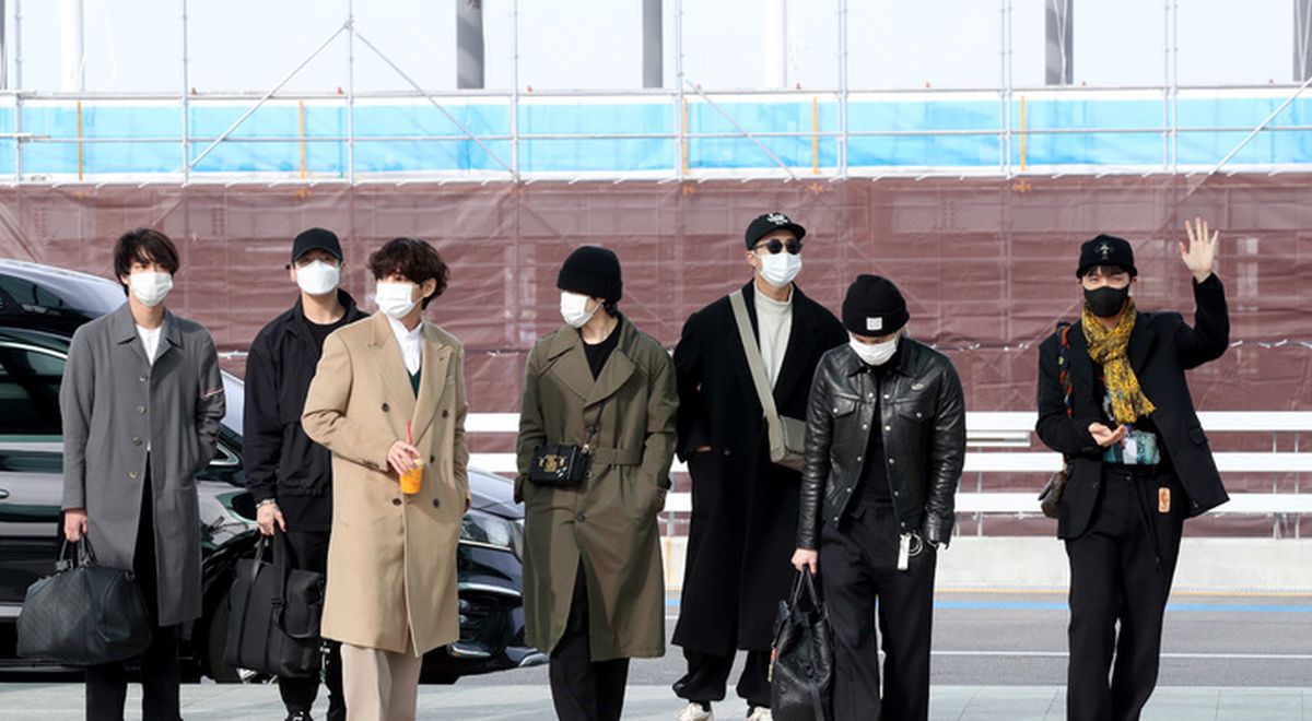 Various K-Media] RM, Jin, SUGA, Jimin and V Incheon Airport Departure Press  Photos - 091221 : r/bts7