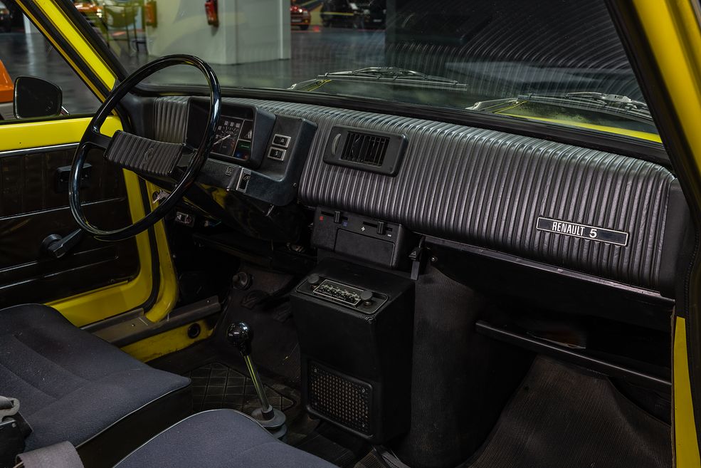 Inside Renault 5. Everything is within reach